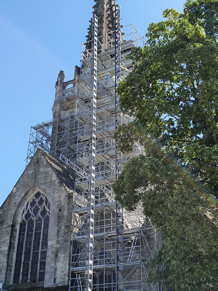 L'association Vitré Patrimoine contribue à la restauration du clocher de l'église Notre-Dame